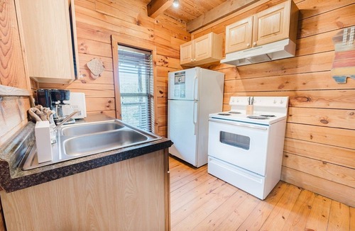 Townsend Cabin | Budro's Bungalow 2 Bedroom Cabin by RedAwning