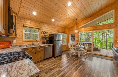 Fort Payne Cabin | Bud’s Place. Romantic getaway. Hot tub