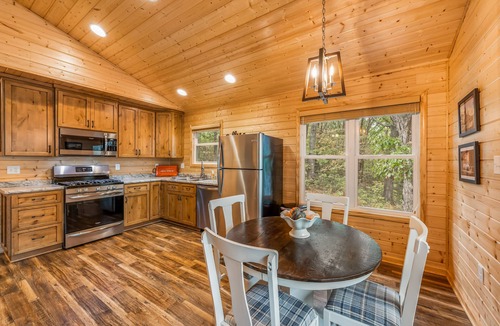 Fort Payne Cabin | Bud’s Place. Romantic getaway. Hot tub