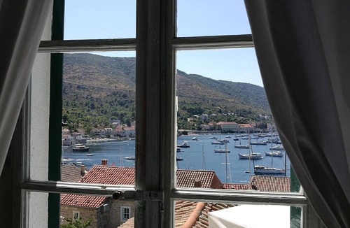Vis Apartment | Buena Vista Apartments, A Room With the Sea View