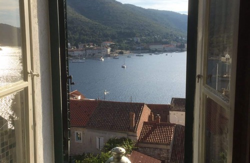 Vis Apartment | Buena Vista Apartments, A Room With the Sea View