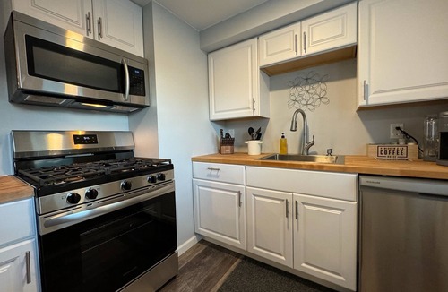 Cheektowaga House | Buffalo Airport Retreat: Spacious-Relaxing-Parking