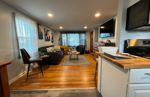 Cheektowaga House | Buffalo Airport Retreat: Spacious-Relaxing-Parking