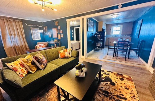 Russell Condo | Buffalo & Bourbon-1 Bed/1 Bath Private Condo