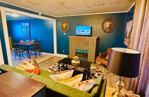Russell Condo | Buffalo & Bourbon-1 Bed/1 Bath Private Condo