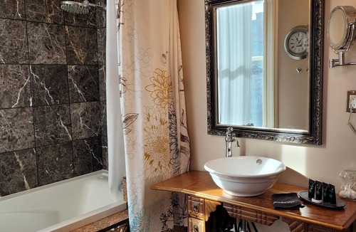 Downtown Buffalo Bed & Breakfast | Buffalo Harmony House