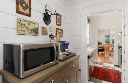 Boerne House | Buffalo Haus - Downtown charm 2-bedroom bungalow