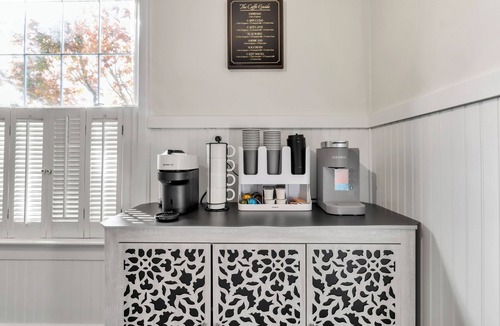 Kenmore Apartment | Buffalo/Kenmore Stylish 2-Bedroom, 1 Bathroom Lower Apt. Unit