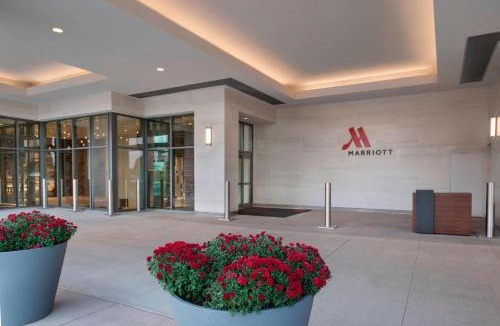 Downtown Buffalo Hotel | Buffalo Marriott at LECOM HARBORCENTER