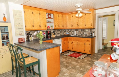Willis Cottage | Buffalo Mountain Getaway Cottage - enjoy some time on the farm!
