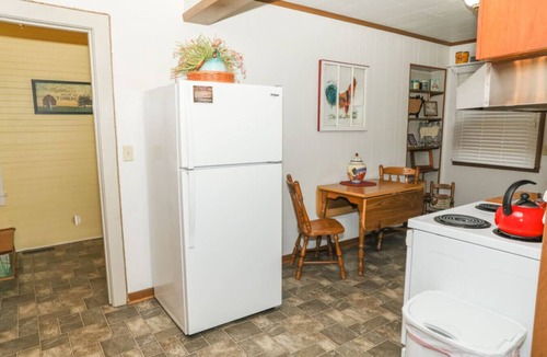 Willis Cottage | Buffalo Mountain Getaway Cottage - enjoy some time on the farm!