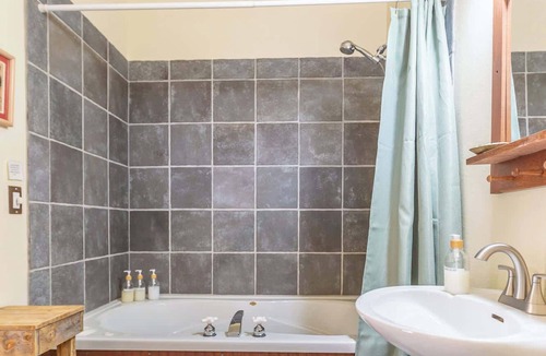 Medicine Park Apartment | Buffalo Spirit - Stardust Inn - Triple Z