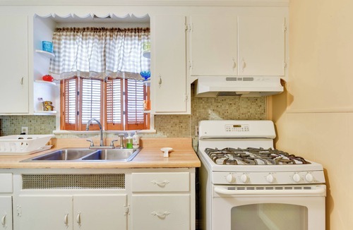 Buffalo Cottage | Buffalo Vacation Rental ~ 8 Mi From Canalside!