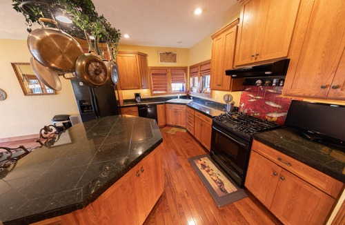 Buffalo City Cabin | Buffalo Vista - Riley Outfitters