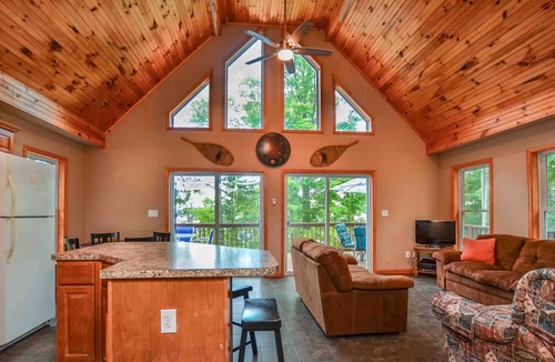 Ovid House | Bufflehead Bungalow: Family Fun across from Cayuga Lake!