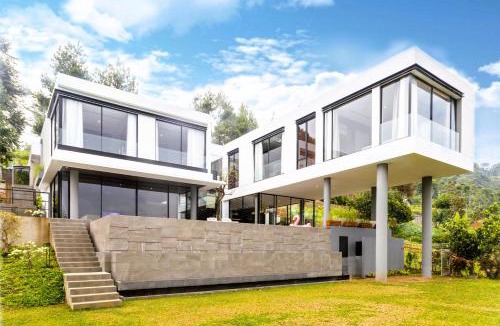 Lembang Villa | BugenVilla Bandung, 4BR, Heated Swimming Pool