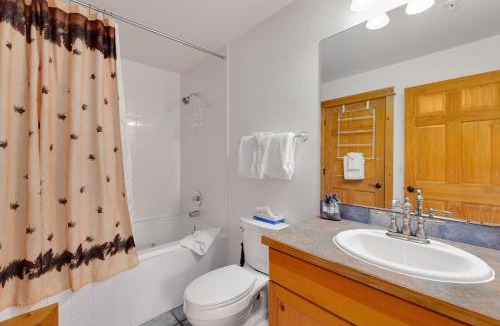 Fall River Estates Apartment | Bugle Pointe B23 by Estes Park Condos