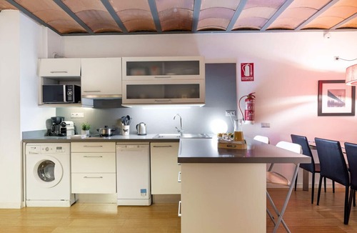 El Raval Apartment | Building with lift by Ramblas! Unbeatable location!