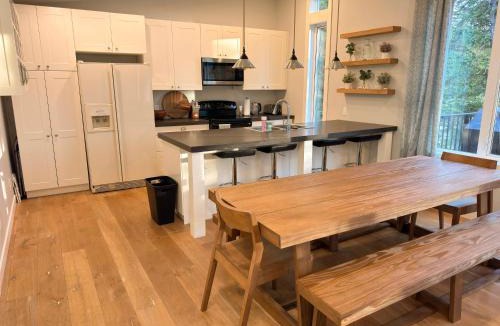 Marion House | Built 2016 Pristine Lake House for Boating, Remote Work, Hiking and Relaxing