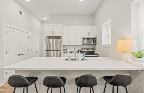 Gulph Mills Apartment | Built 2023 | King Bed | Sofa Bed | Free Parking