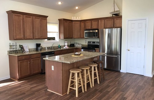 Grand Rivers Cottage | Built in 2007 - 4 BR/3 BA Lakeview in Grand Rivers - The Only City on Both Lakes
