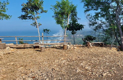 Gunung Kidul Bed & Breakfast | Bukit Shoka Top View Camp