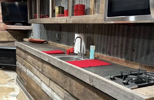 Forestburg Cabin | Bull's Den