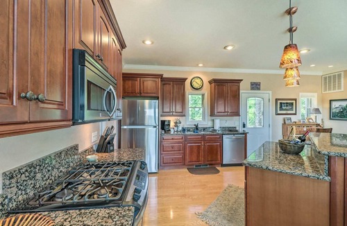 Bull Shoals House | Bull Shoals Retreat with Panoramic River Views – A Peaceful Escape Awaits!