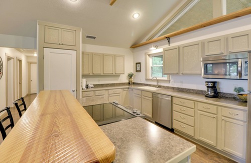 Mountain View Cabin | 'Bullfrog Bluff' Mountain View Cabin w/Deck!