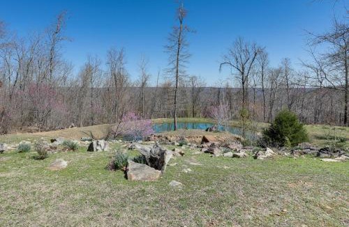 Mountain View House | 'Bullfrog Bluff' Mountain View Cabin w/Deck!