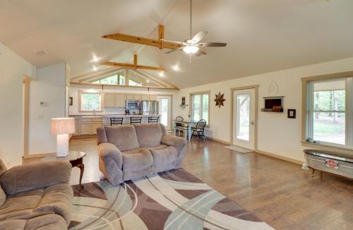 Mountain View House | 'Bullfrog Bluff' Mountain View Cabin w/Deck!