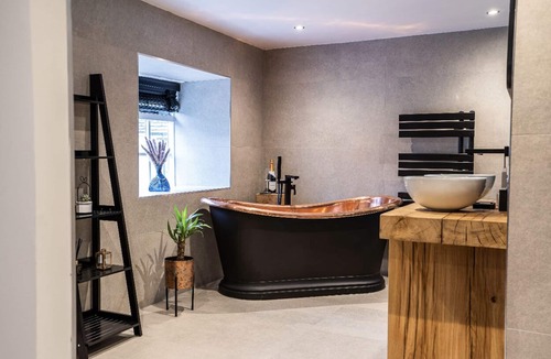 Holymoorside House | Bulls Head - Holymoorside