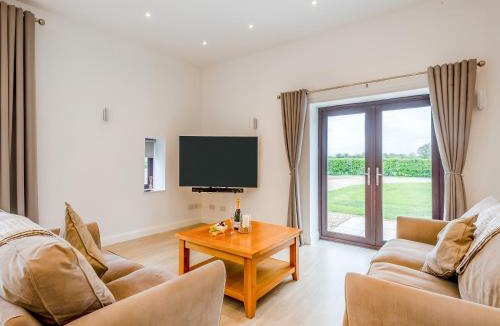 East Dereham House | Bumble Bee Farm