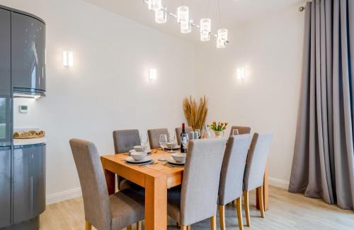 East Dereham House | Bumble Bee Farm