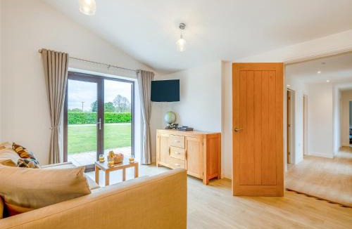 East Dereham House | Bumble Bee Farm