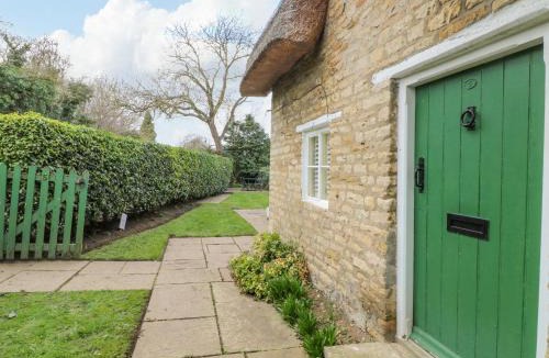 Barrowden House | Bumble Bee