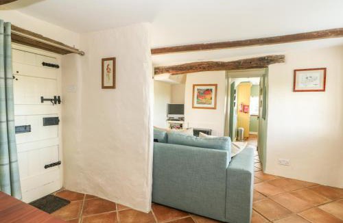 Barrowden House | Bumble Bee