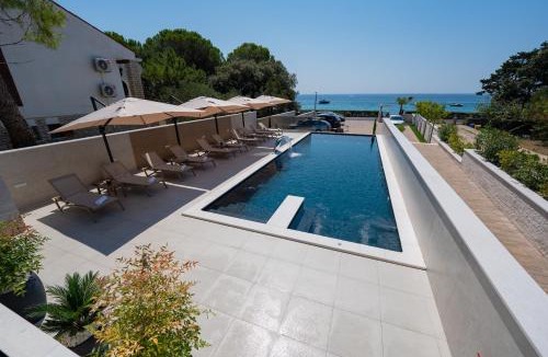 Novalja Apartment | Bumblebee apartments & rooms with pool
