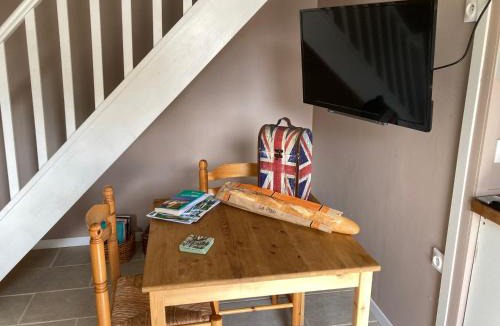 Vouille-les-Marais House | Bumblebee Cottage