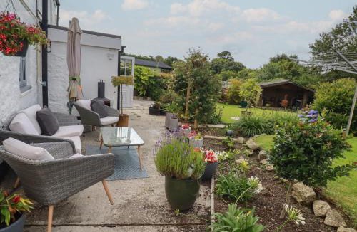 Luxulyan House | Bumblebee Cottage