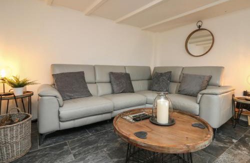 Luxulyan House | Bumblebee Cottage