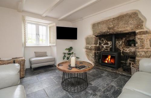 Luxulyan House | Bumblebee Cottage