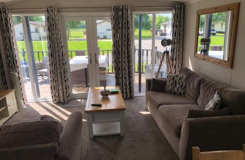 Wisbech House | Bumblebee Lodge