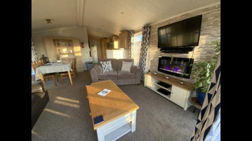 Wisbech House | Bumblebee Lodge