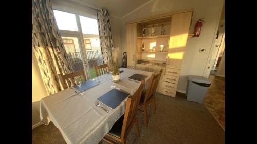 Wisbech House | Bumblebee Lodge