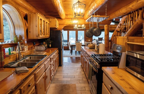 White Pass Cabin | Bumping Lake Alpine Lodge/Your Dreamscape Vacation.com