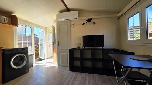 Chateauneuf-les-Martigues Apartment | Bungalow entre oliviers et pins, -10mn de la plage