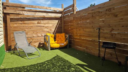 Chateauneuf-les-Martigues Apartment | Bungalow Privé - Calme - Climatisation - Parking gratuit