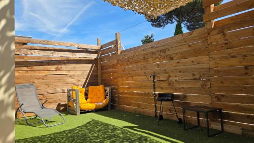 Chateauneuf-les-Martigues Apartment | Bungalow Privé - Calme - Climatisation - Parking gratuit