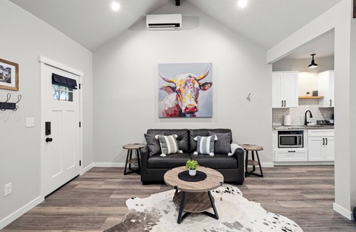 Dennis House | Bungalow 1 @ Barndo Bungalows